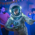 Person in an Astronaut costume_s